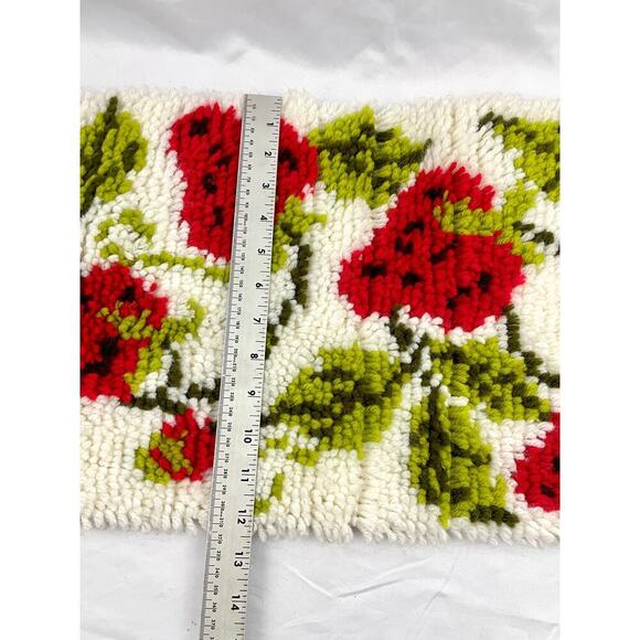 VTG Latch Hook Rug Wall Hanging Artwork Strawberries Fruit 12"x 27" Handmade - Picture 7 of 12